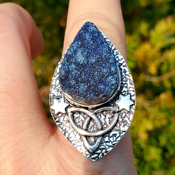 New Blue Titanium Druzy Triquetra 925 Silver Statement Ring. - Picture 5 of 8
